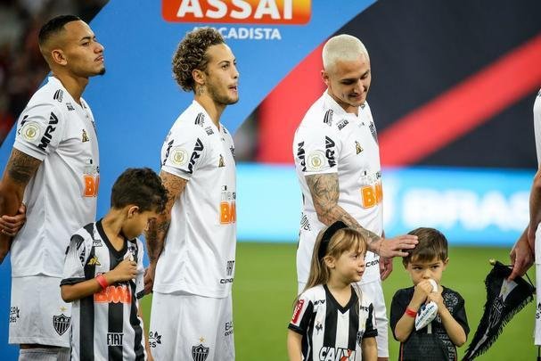 Galo perdeu muitas chances e acabou derrotado pelo xar paranaense