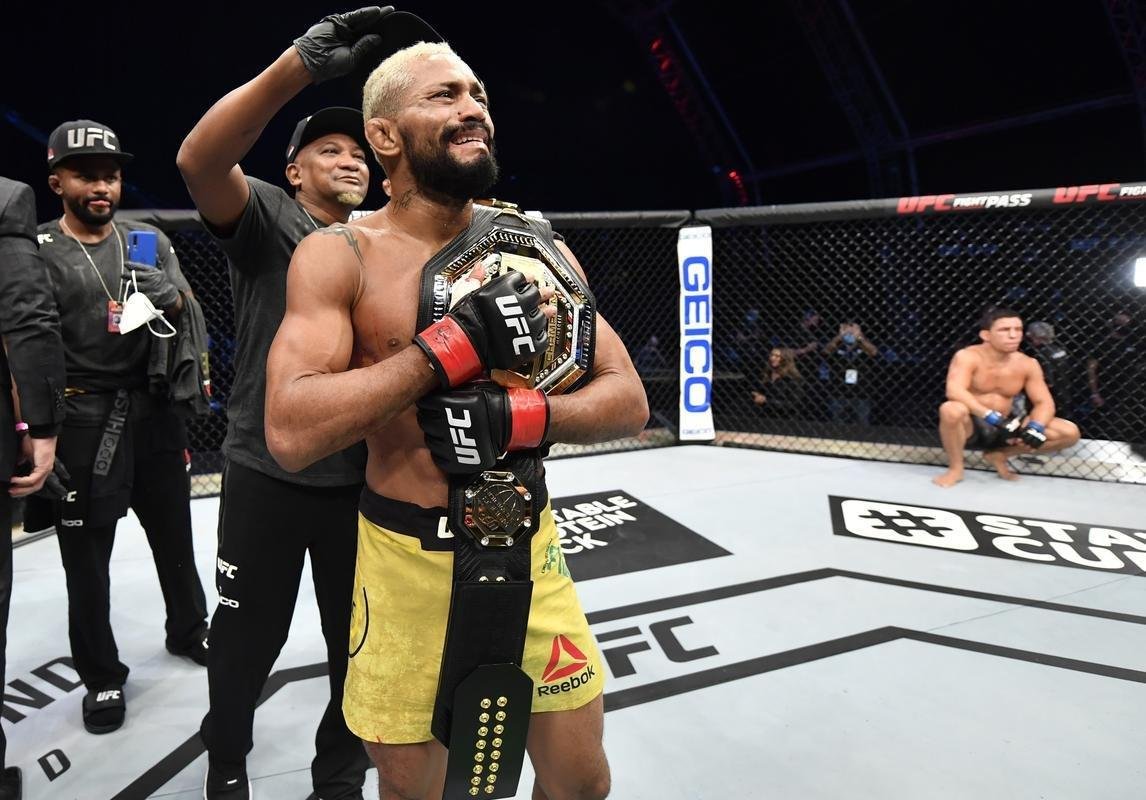 Deiveson Figueiredo faturou o indito cinturo peso mosca do UFC para o Brasil