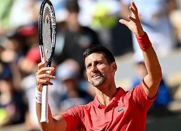 Favoritos avançam com triunfos em três sets diretos e seguem na briga pelo título do Grand Slam disputado em Paris 