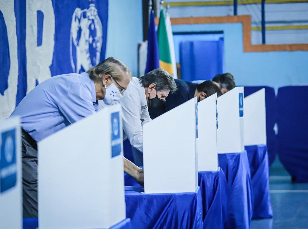 Eleies para a Mesa Diretora do Conselho Deliberativo e para o Conselho Fiscal do Cruzeiro, no Parque Esportivo do Barro Preto, em Belo Horizonte