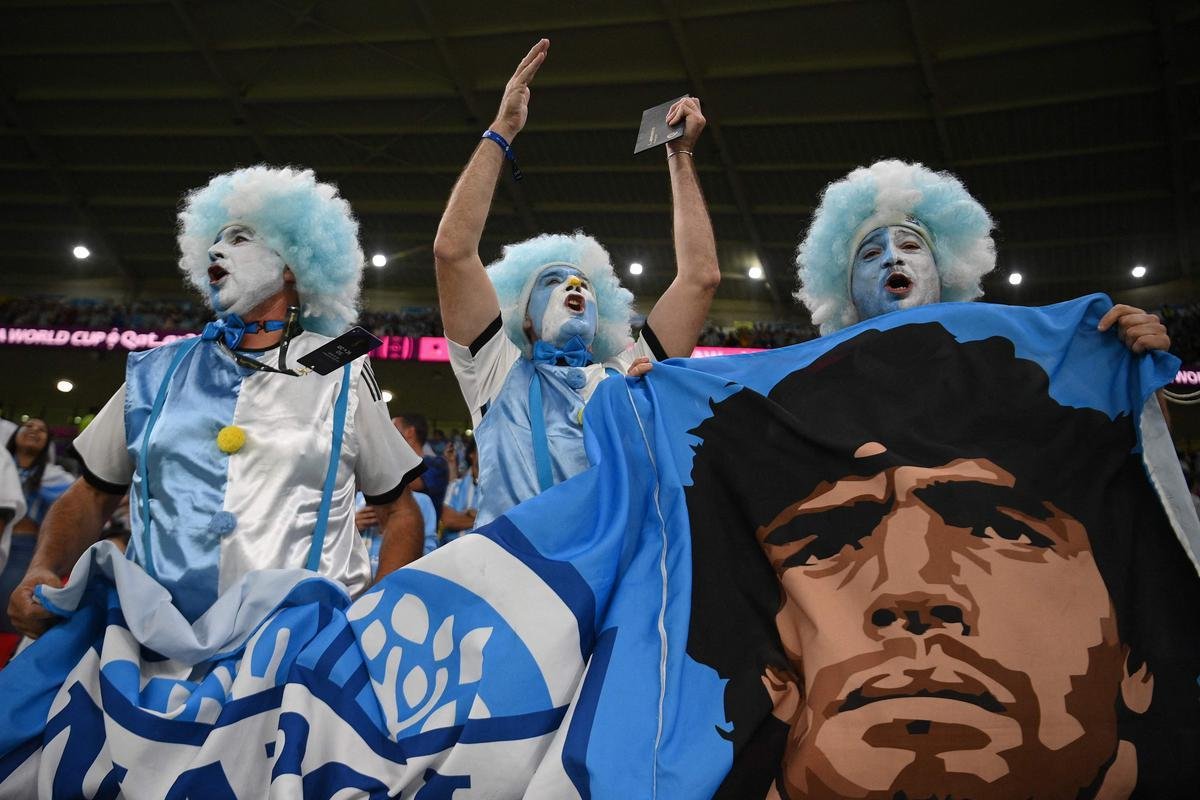 Torcedores de Argentina e Austrlia, que se enfrentaram pelas oitavas de final da Copa do Mundo