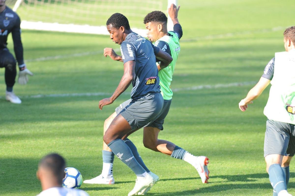 Zagueiro uruguaio Martn Rea treinou pela primeira vez com o elenco do Atltico na Cidade do Galo, j visando ao duelo de domingo, contra o Botafogo, no Rio, pelo Campeonato Brasileiro