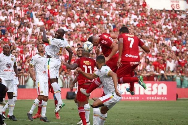 Náutico e Sampaio Corrêa iniciaram a decisão da Série C neste domingo