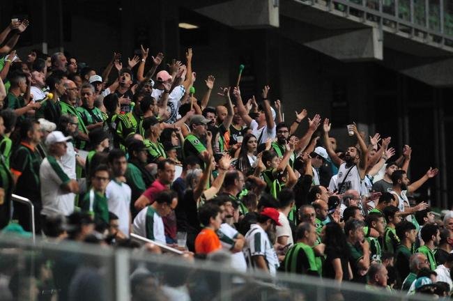 Fotos da torcida do Amrica na derrota por 3 a 2 para o Tolima, no Independncia, pelo Grupo D da Copa Libertadores