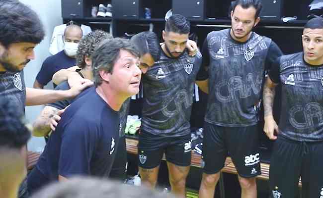 Com discursos enrgicos nos vestirios, antes dos aquecimentos do Atltico, Cristiano Nunes ajudou a 'esquentar' o clima para vitrias alvinegras no Campeonato Brasileiro