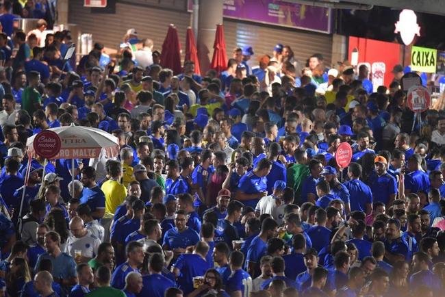 Mineiro teve show de luzes e iluminao especial antes do jogo entre Cruzeiro e Ituano pela Srie B do Campeonato Brasileiro. Estdio aderiu  campanha Outubro Rosa, de conscientizao da sociedade para a preveno do cncer de mama. Houve ainda espetculo com fogos e aes de patrocinadores do clube na esplanada para o torcedor, que festejou com o time o ttulo da Srie B do Brasileiro