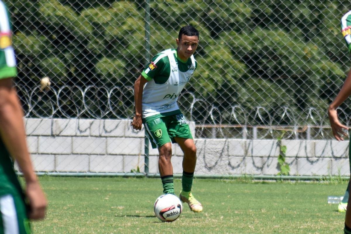 Treino do Amrica no CT Lanna Drumond nesta segunda-feira (24)