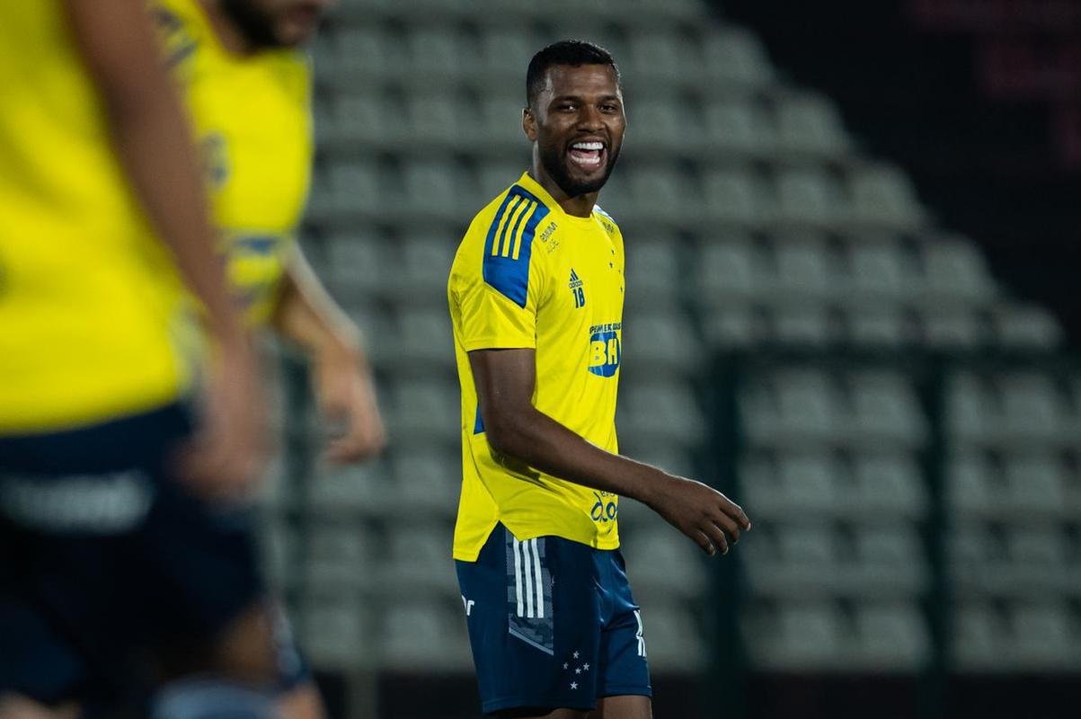 Cruzeiro treinou na Arena do Jacar, em Sete Lagoas, local do jogo desta quinta, 19h, contra o Operrio-PR, pela 24 rodada da Srie B do Brasileiro; veja imagens da atividade comandada pelo tcnico Vanderlei Luxemburgo