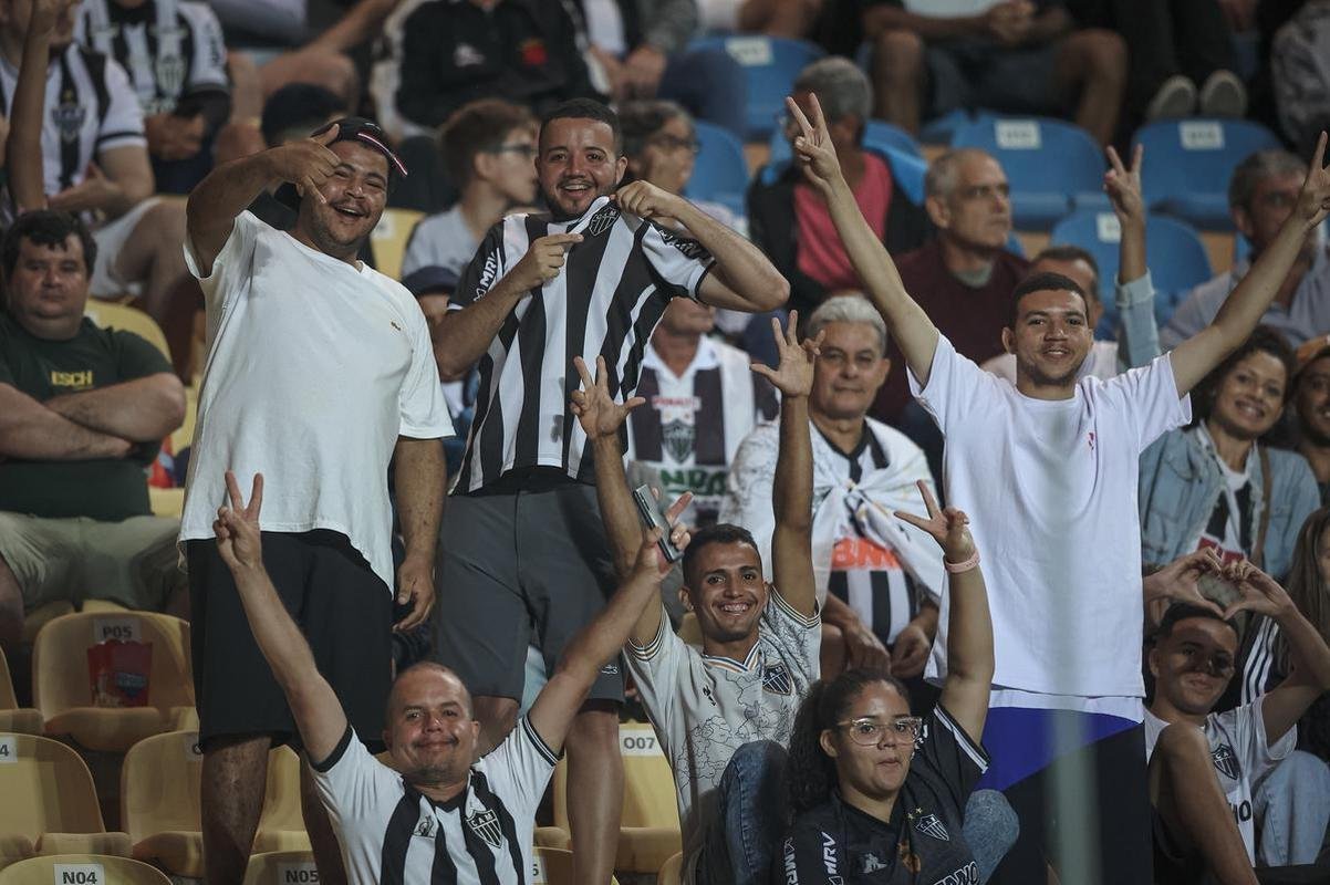 Fotos da torcida do Atltico na partida contra o Brasiliense, no Estdio Klber Andrade, em Cariacica-ES, pela terceira fase da Copa do Brasil