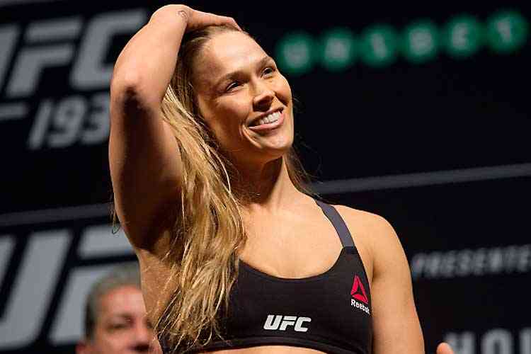 Produtora de UFC faz game de futebol americano feminino com lingerie