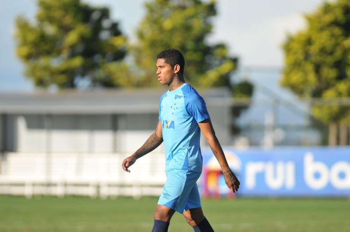 Mano Menezes conta com todo elenco do Cruzeiro para enfrentar La U, quinta, no Mineiro, pela Copa Libertadores. Exceo  atacante Fred, que se recupera de cirurgia no joelho direito