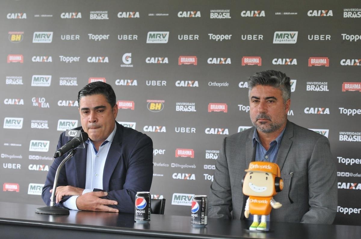 Manh desta sexta-feira foi agitada no Atltico com demisso de Oswaldo e coletiva do presidente