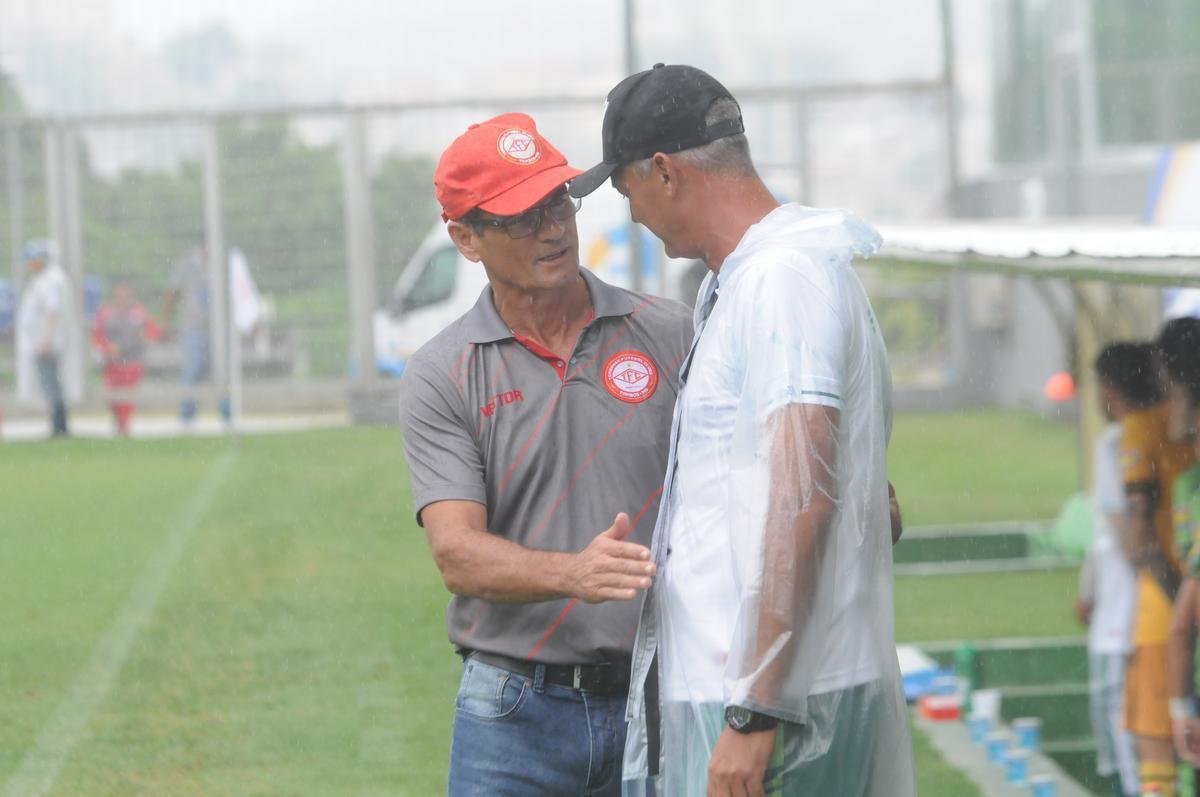 Fotos da vitria do Amrica sobre o Tombense, por 2 a 1, no Independncia, pela stima rodada do Campeonato Mineiro. Triunfo coloca Coelho na liderana do Estadual
