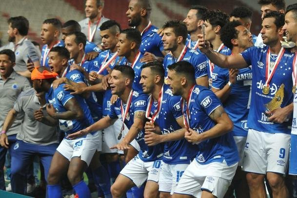 Fotos da festa do Cruzeiro aps a conquista do bicampeonato mineiro sobre o Atltico