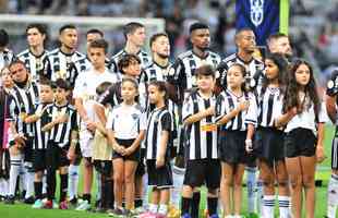 Mascotinhos do Atltico no jogo contra o Juventude, no Mineiro, pelo Campeonato Brasileiro de 2022