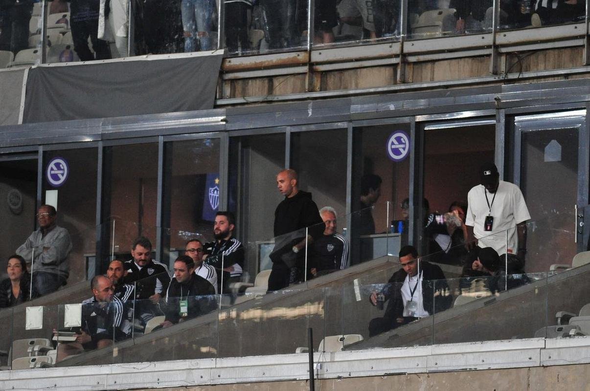 Festa da torcida do Atltico com a vitria por 1 a 0 sobre o Emelec, no Mineiro, pelas oitavas de final da Copa Libertadores; gol de Hulk, em cobrana de pnalti