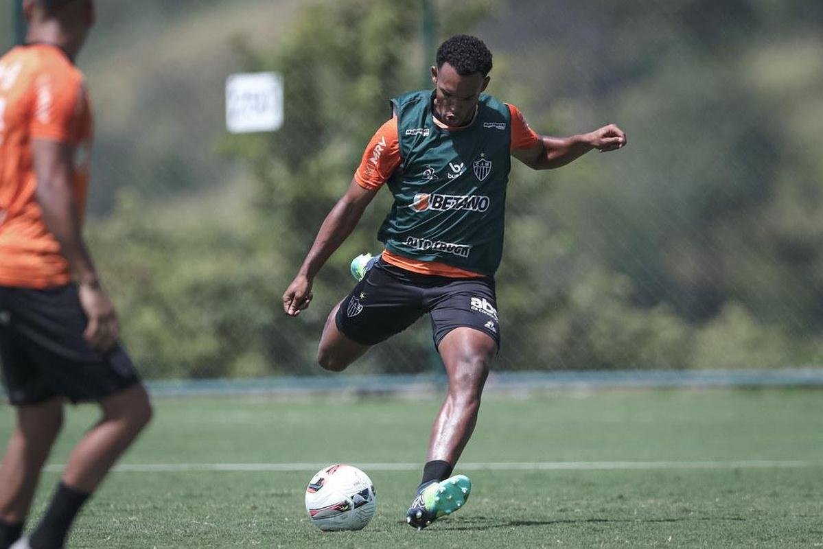 Comemorao pelo aniversrio do Galo e treino