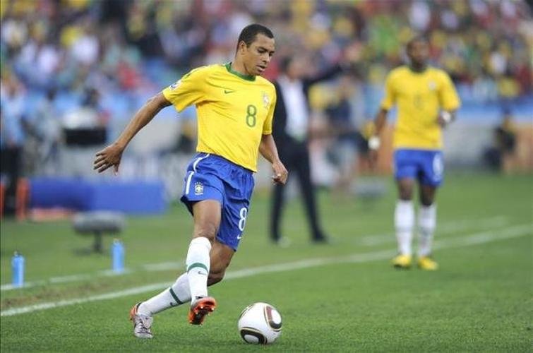 Gilberto Silva - Fez três gols com a camisa da Seleção Brasileira em amistosos em 2002: dois na goleada por 6 a 0 sobre a Bolívia, e um na goleada por 6 a 1 sobre a Islândia.