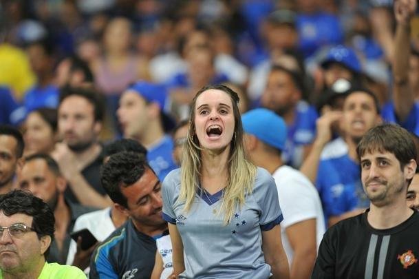 Imagens do duelo entre Cruzeiro e Internacional, no Mineiro, pela 22 rodada do Brasileiro 