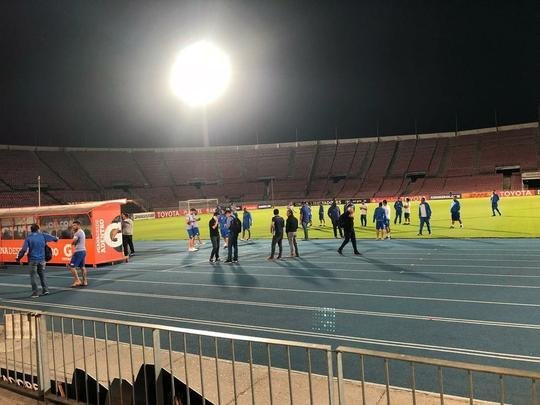 Na vspera de jogo contra a Universidad de Chile, pela Copa Libertadores, elenco do Cruzeiro fez reconhecimento de gramado do Estdio Nacional, em Santiago (Lauro Lopes/TV Alterosa)