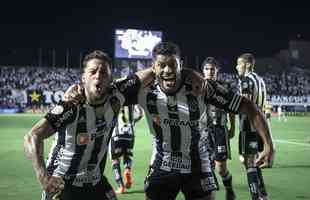 Fotos do jogo entre Santos e Atltico na Vila Belmiro, em Santos, pela 30 rodada do Campeonato Brasileiro