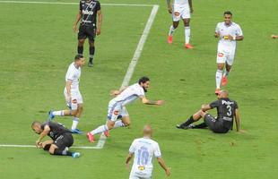 Fotos da comemorao de Arthur Caike ao marcar o segundo gol do Cruzeiro sobre a Ponte Preta