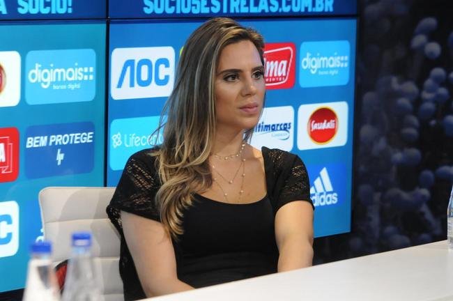 Fotos da apresenta��o do atacante Marcelo Moreno como novo refor�o do Cruzeiro para 2020. Duante entrevista, jogador foi acompanhado pela esposa Marilisy Antonelli e pela filha, Maria Clara