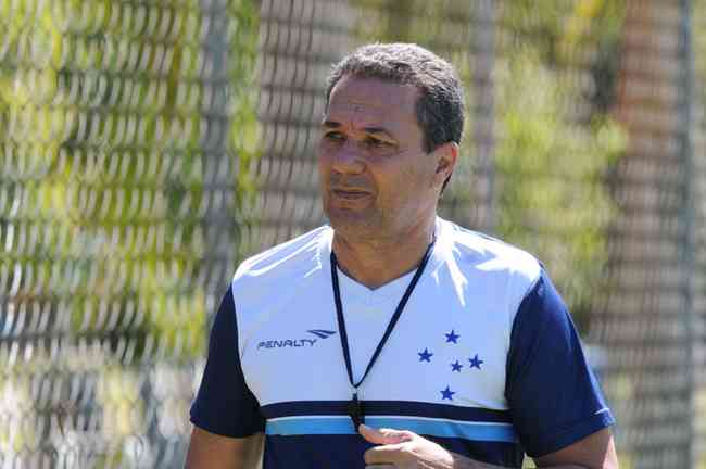 Em 2015, Luxemburgo sucedeu Marcelo Oliveira no Cruzeiro e ficou apenas 19 jogos no cargo