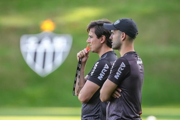 Aps empate no clssico, Atltico volta aos treinos na Cidade do Galo