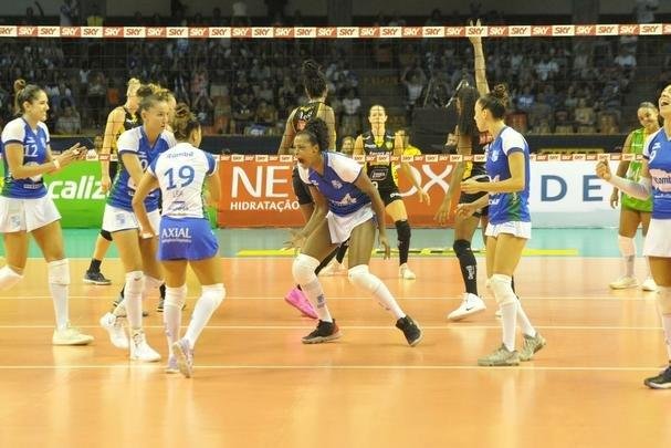 Minas x Praia: veja fotos da primeira partida da final