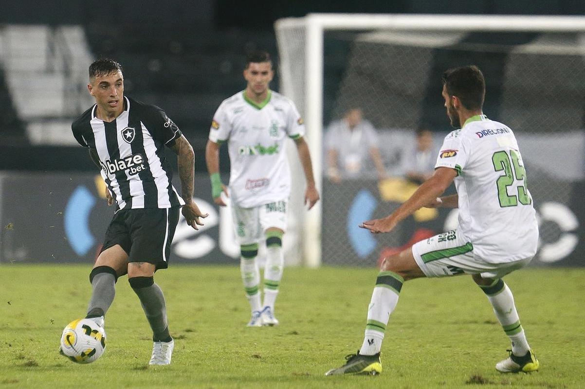 Fotos da partida entre Botafogo e Amrica, pelo duelo de volta das oitavas de final da Copa do Brasil. Jogo foi realizado nesta quinta-feira (14), no estdio Nilton Santos, na cidade do Rio de Janeiro.