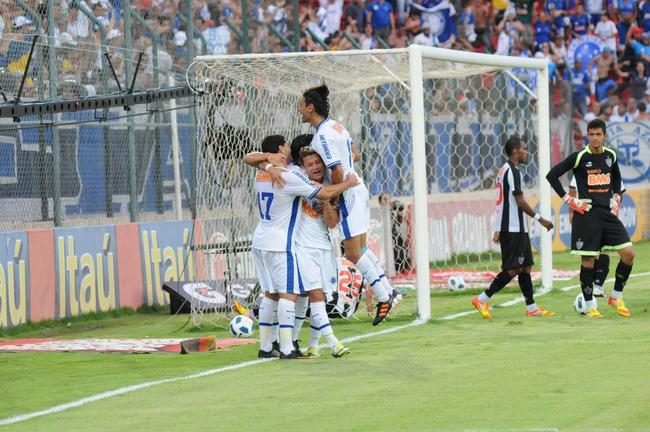 04/12/2011 - Cruzeiro 6 x 1 Atltico - Arena do Jacar (Sete Lagoas) - Campeonato Brasileiro