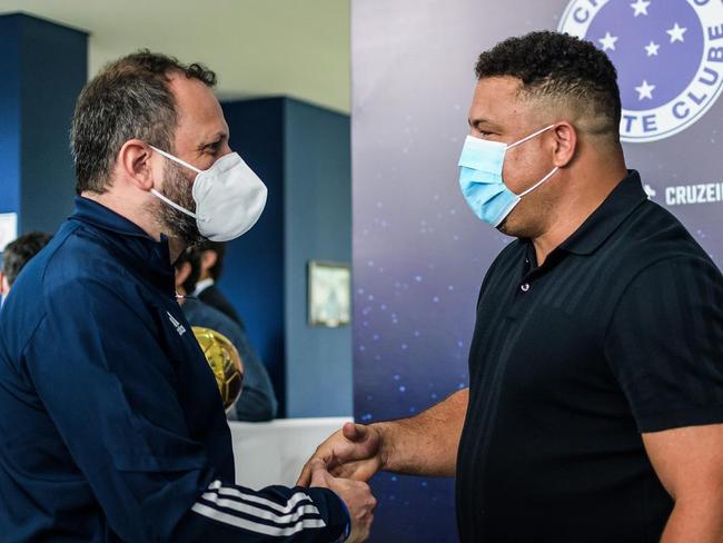 Em sua primeira visita  Toca da Raposa II, Ronaldo concedeu entrevista coletiva e teve contato com jogadores e comisso tcnica do Cruzeiro. Ele tambm se encontrou com scios da categoria Diamante.