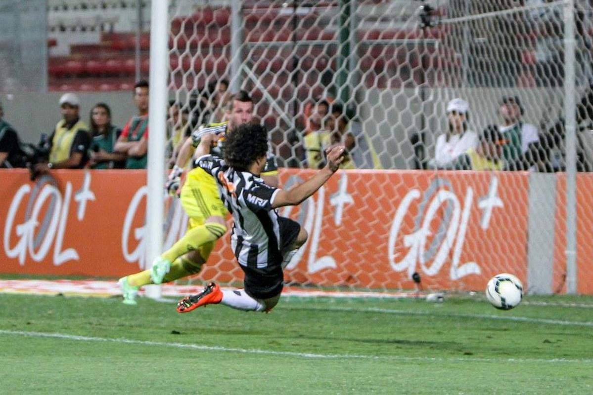 Atltico 4 x 0 Flamengo - Campeonato Brasileiro 2014 - Poucos dias depois da virada histrica, o Atltico recebeu o Flamengo no Independncia e goleou de novo. Luan, duas vezes, Diego Tardelli e Dod marcaram os gols da vitria por 4 a 0. 
