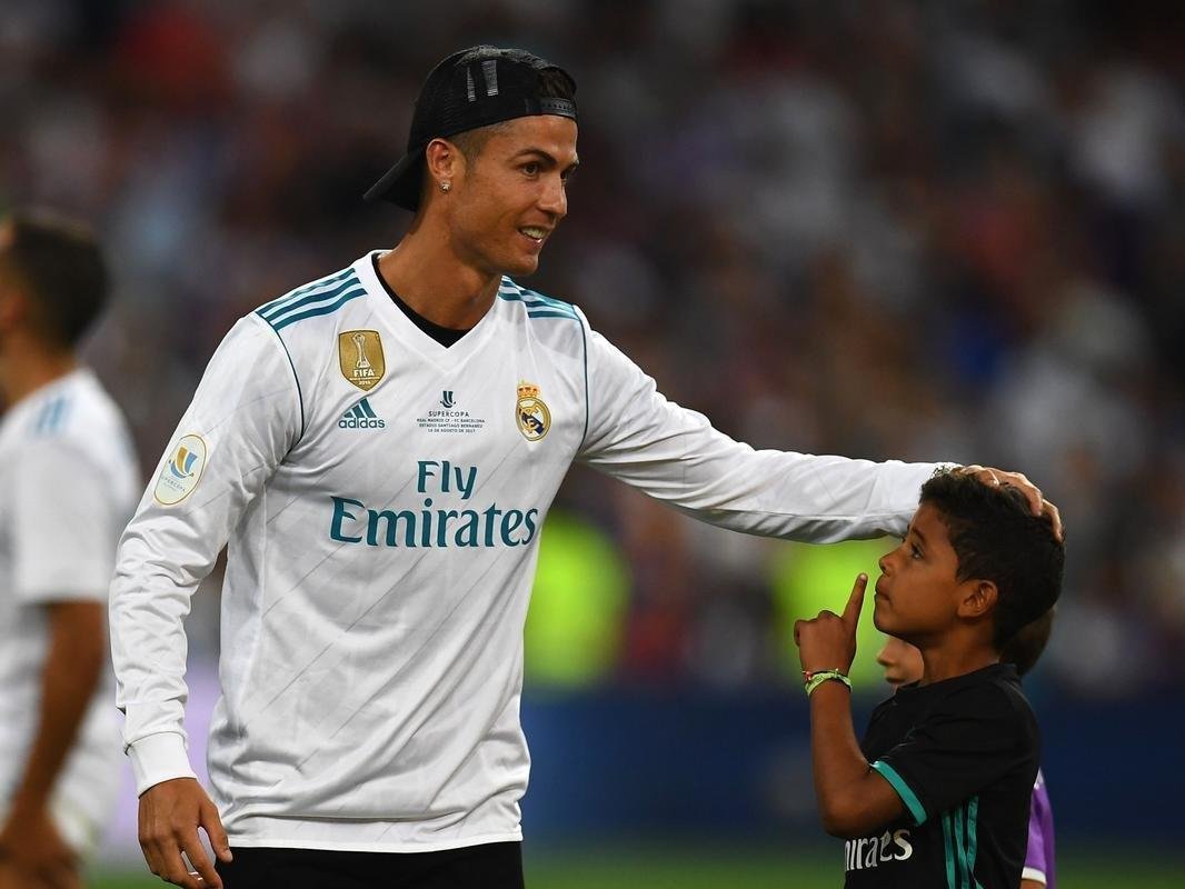 Jogadores do Real Madrid comemoram ttulo da Supercopa da Espanha sobre o Barcelona