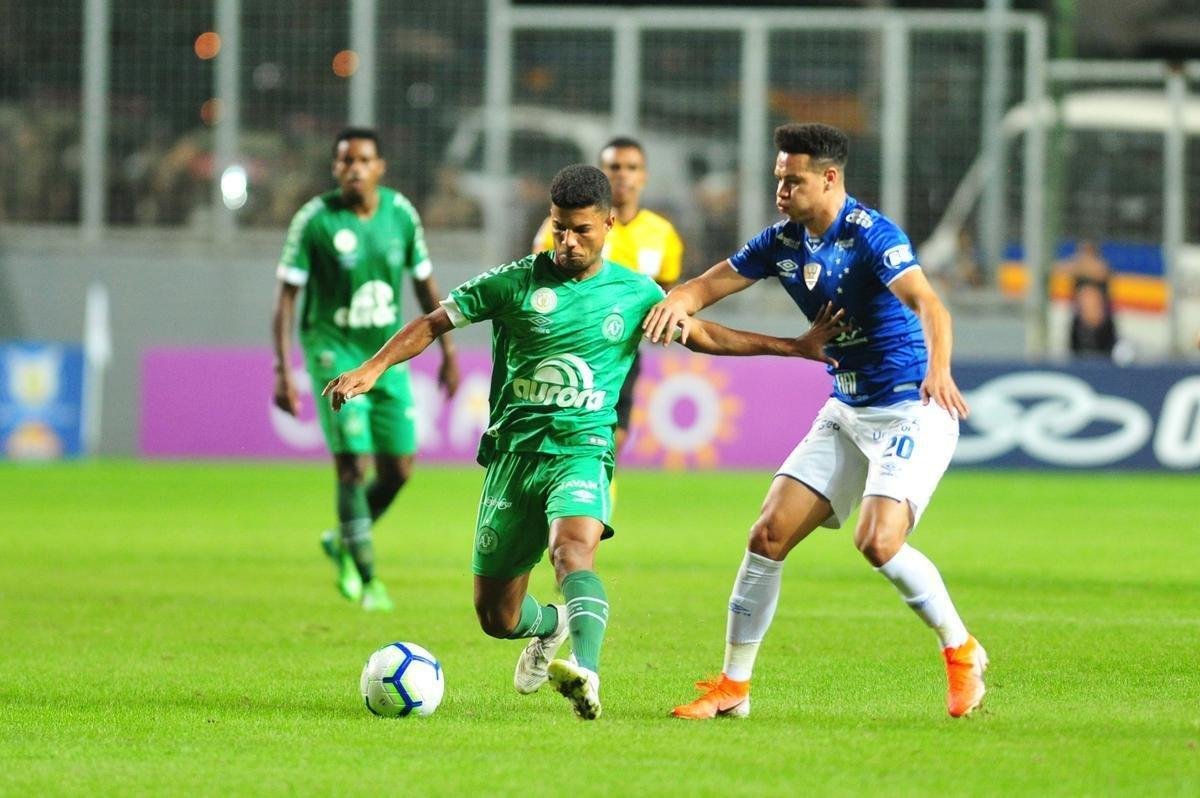 Com apoio da torcida, Cruzeiro recebeu a Chapecoense no Independncia 