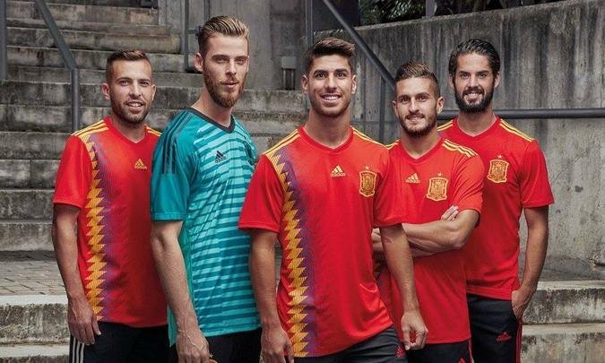 Espanha - primeiro uniforme (Adidas)
