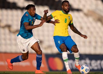 Equipe brasileira dominou a maior parte do duelo, mas acabou derrotada