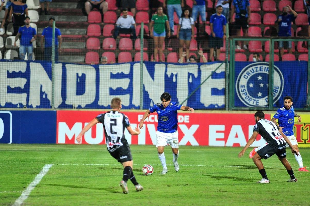Imagens de Cruzeiro x Operrio, na Arena do Jacar, em Sete Lagoas, pela 24 rodada da Srie B