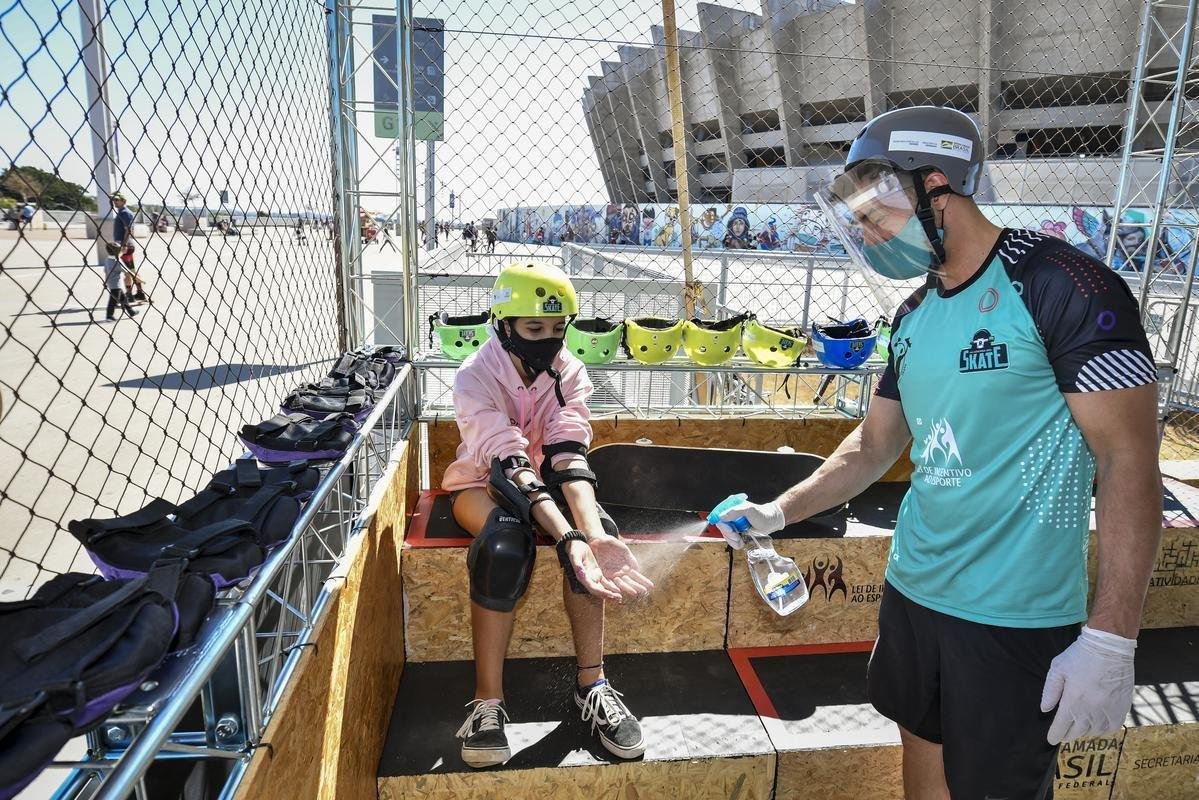 Esplanada do Mineiro tem aulas gratuitas de skate