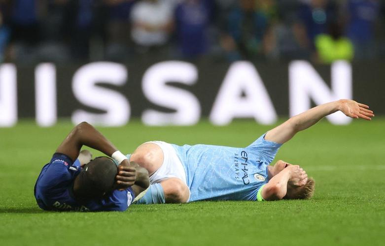 Imagens da grande decisão entre Manchester City e Chelsea no Estádio do Dragão