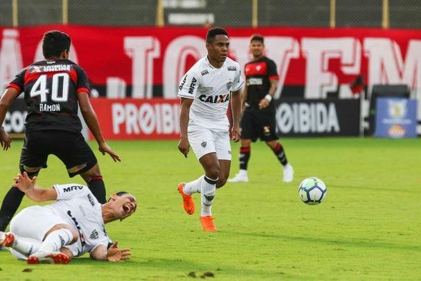 Equipes se enfrentaram no Barradão, pela 21ª rodada do Campeonato Brasileiro