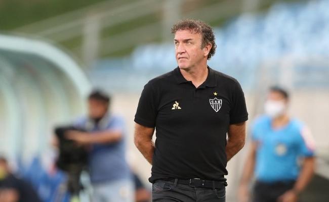 Cuca optou por zaga com Nathan Silva e Alonso