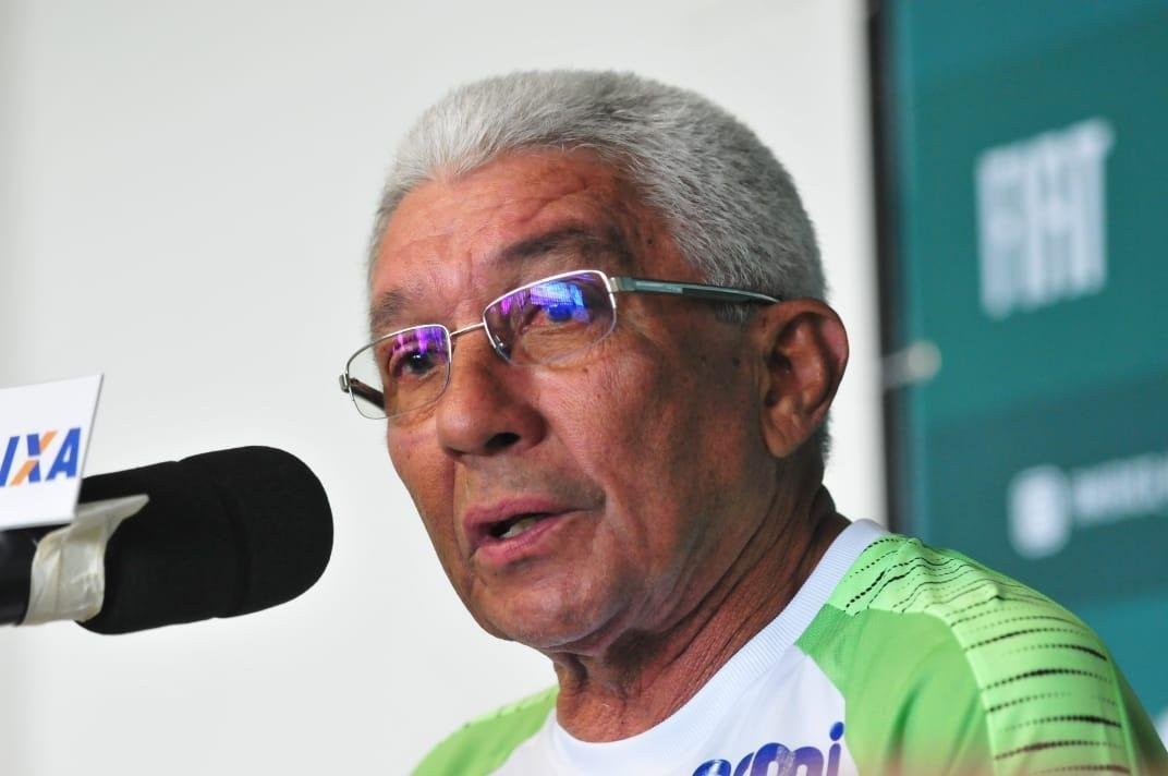 Tcnico Givanildo Oliveira foi apresentado no CT Lanna Drumond pelo presidente Marcus Salum e comandou seu primeiro treino visando ao jogo de quinta-feira, contra o Internacional, em Porto Alegre