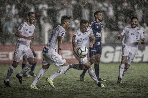 Santos e Cruzeiro se enfrentaram na Vila Belmiro, pela 34 rodada da Srie A