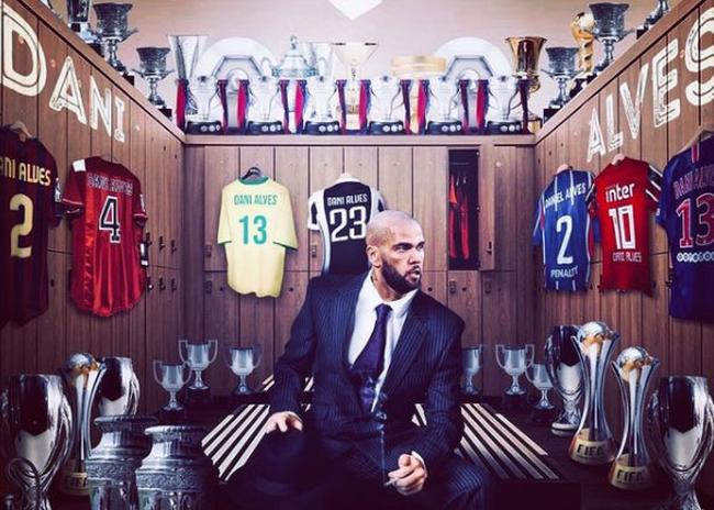 Daniel Alves revelou ter recebido seis propostas, quatro delas do Brasil