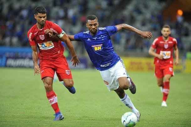 Cruzeiro enfrentou o CRB no Mineiro