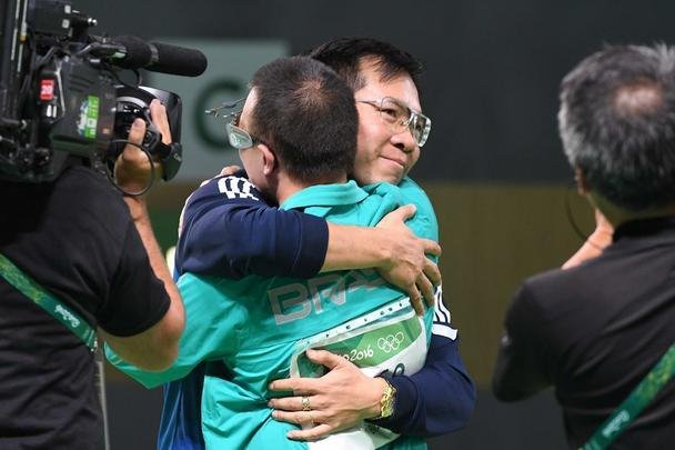 Imagens da comemora��o da primeira medalha do Brasil nos Jogos do Rio