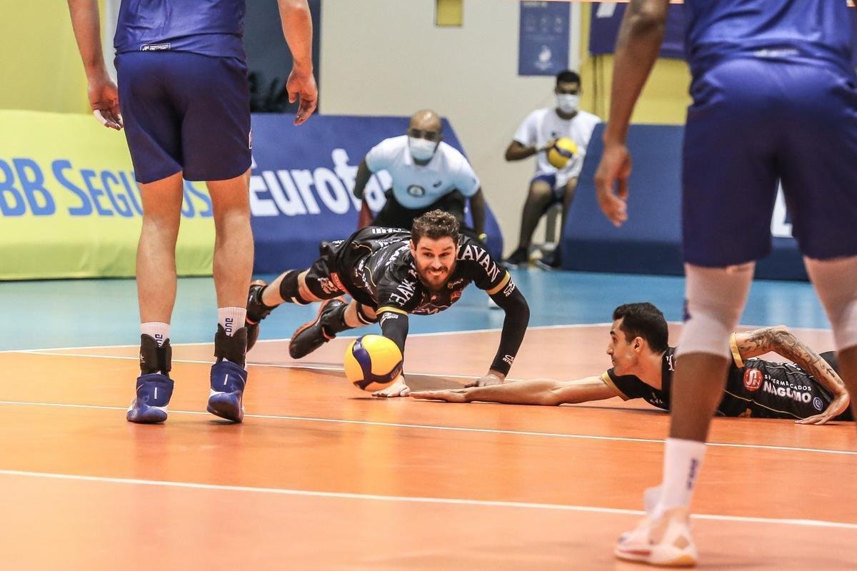 Minas no resistiu ao poderoso Taubat, perdeu por 3 sets a 0 e terminou a Superliga como vice-campeo