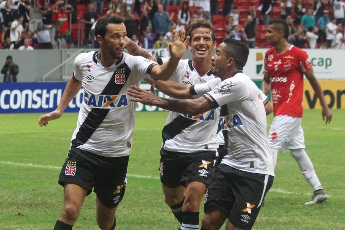 2016 - Vasco (39 pontos ao fim do 1 turno) subiu, mas no foi campeo